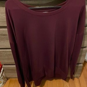 Long sleeve shirt, thin crew neck, very roomy. It’s plum to a deep maroon.